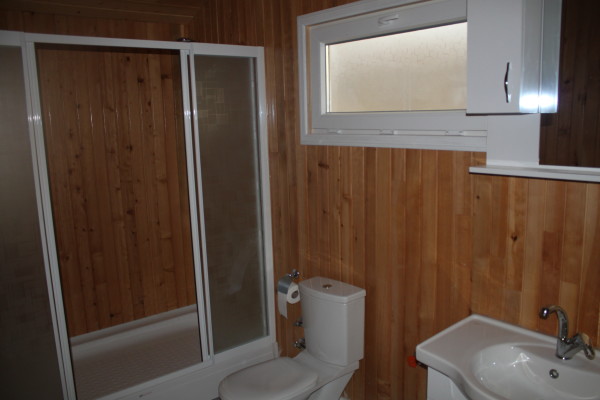 Ahşap Ev Geniş Banyo