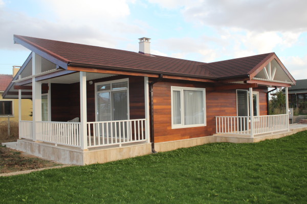 Ahşap Ev Kapı ve Pencereler