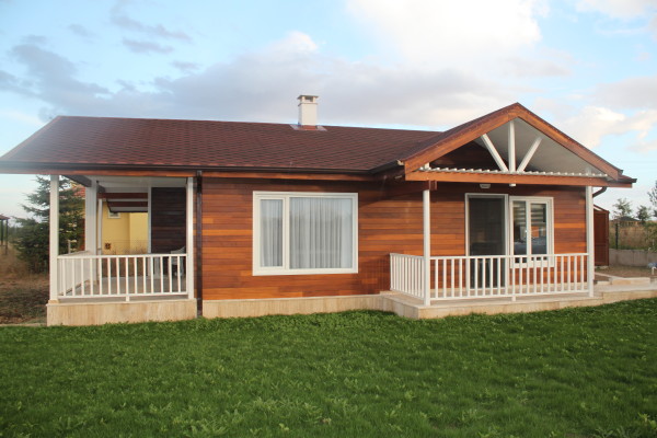 Verandalı Ahşap Ev