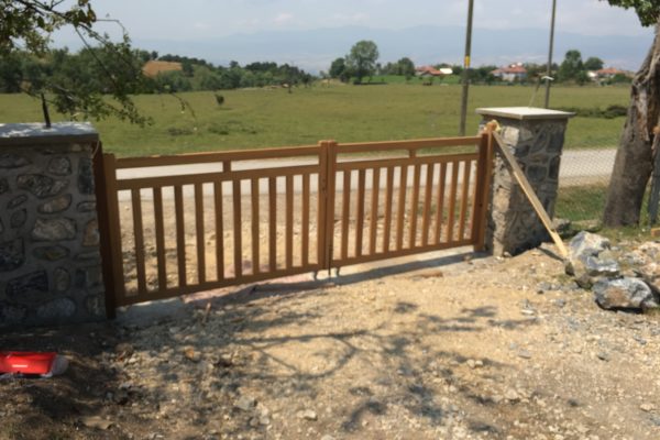 ahşap bahçe kapısı