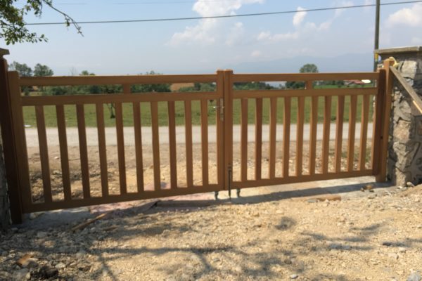 ireko ahşap bahçe kapısı